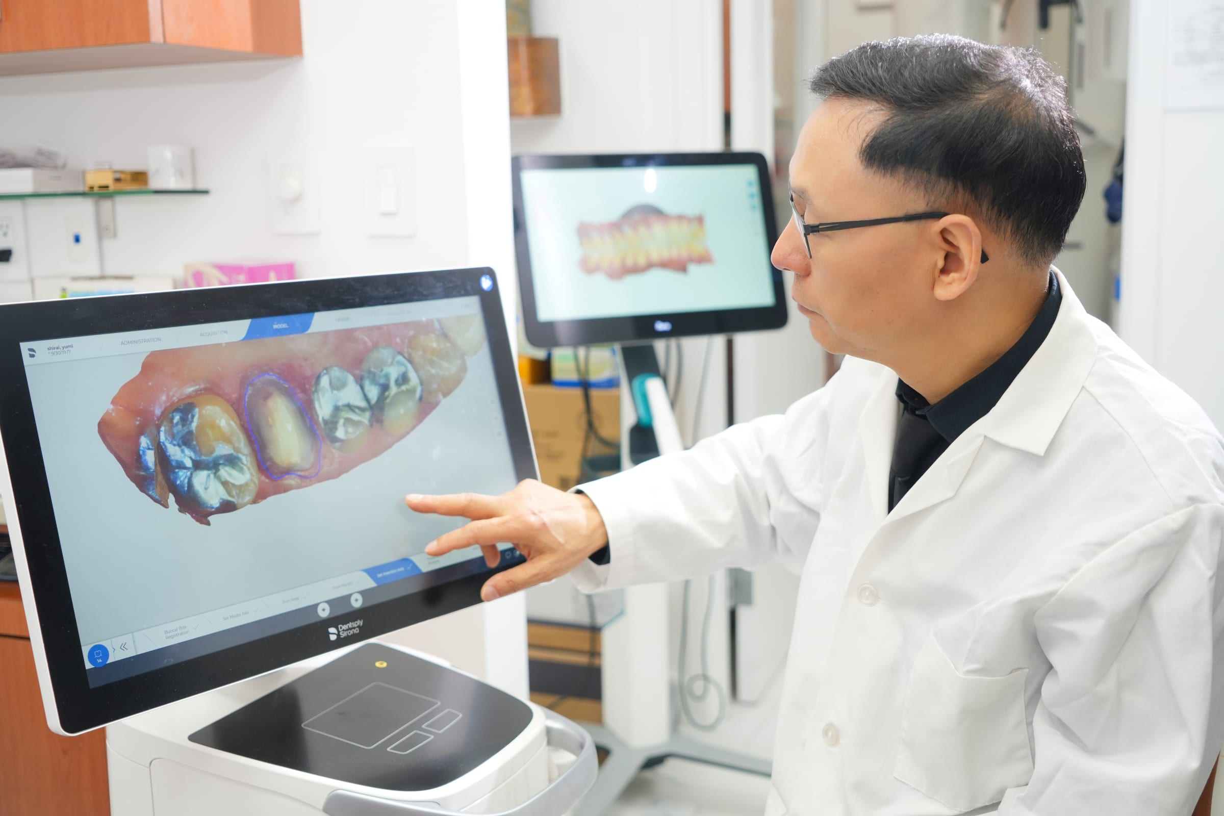 Dr. Shi capturing a CEREC digital scan at Centre Dental NYC