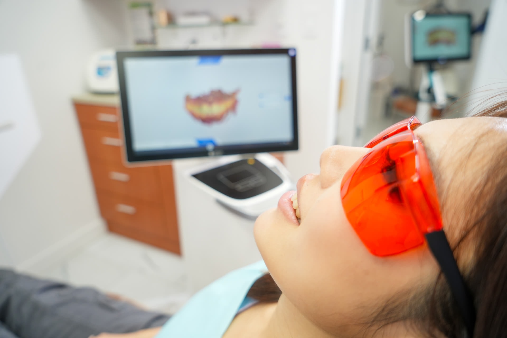Teeth Whitening NYC | Professional Zoom | Centre Dental - Professional Zoom in-office whitening and custom take-home trays at Centre Dental NYC