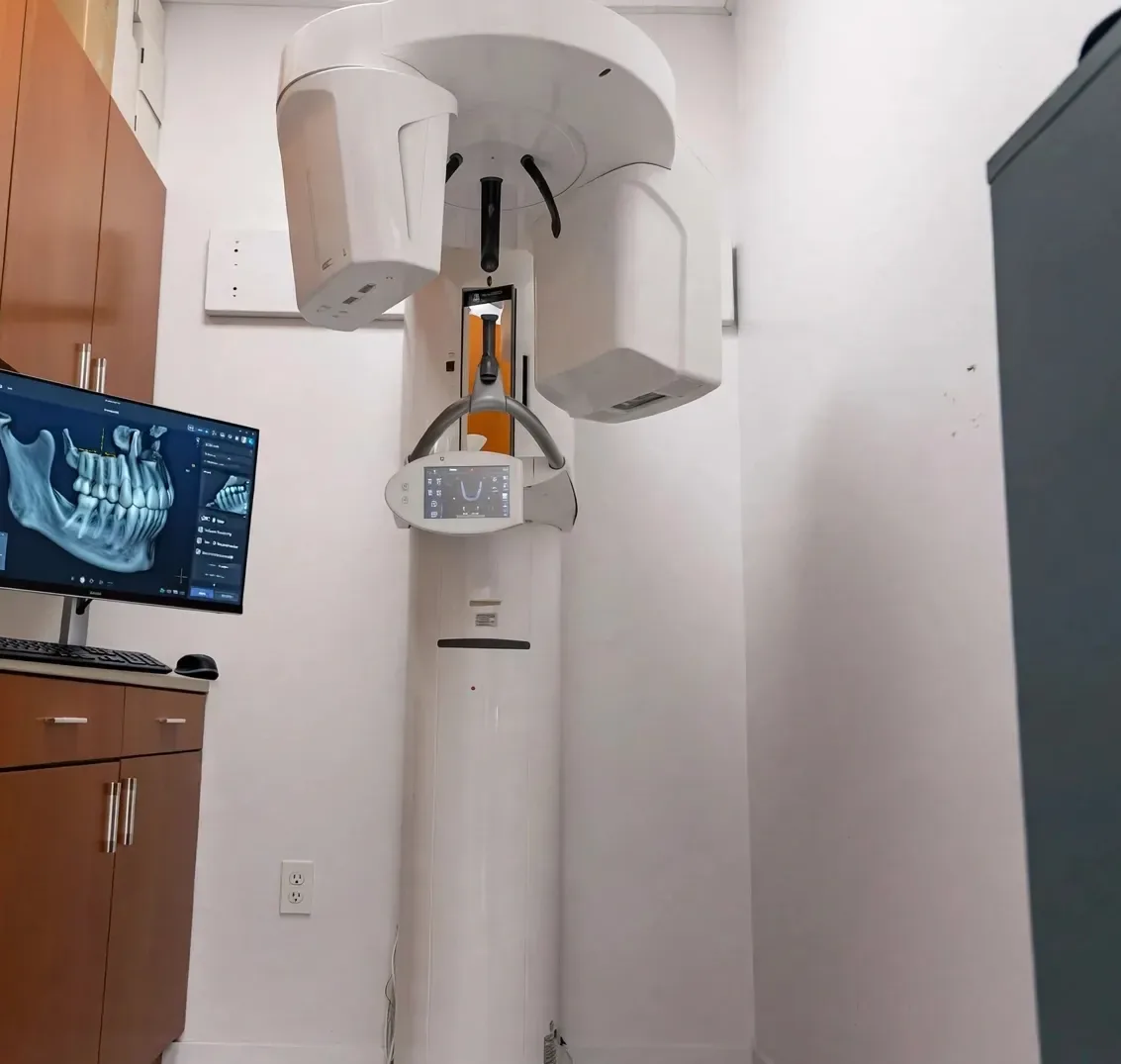 中央牙科影像室里的 CBCT 锥形束 3D X 光机